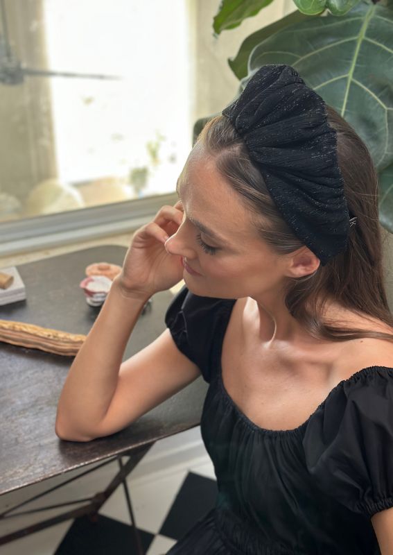 Aria, Tie-in-Back, Black