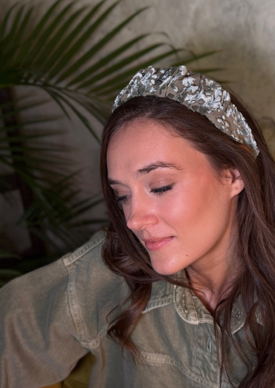 Viola Petite Velvet Headband – Soft Sage Green
