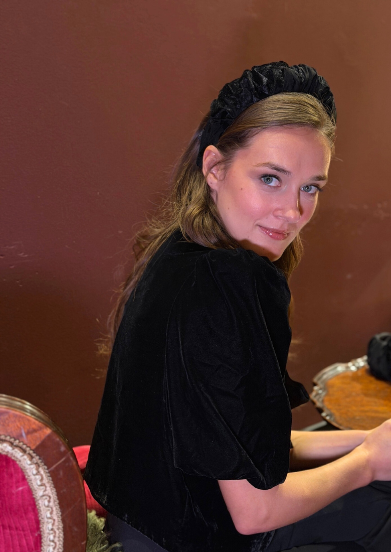 Viola Narrow Velvet Headband – Black