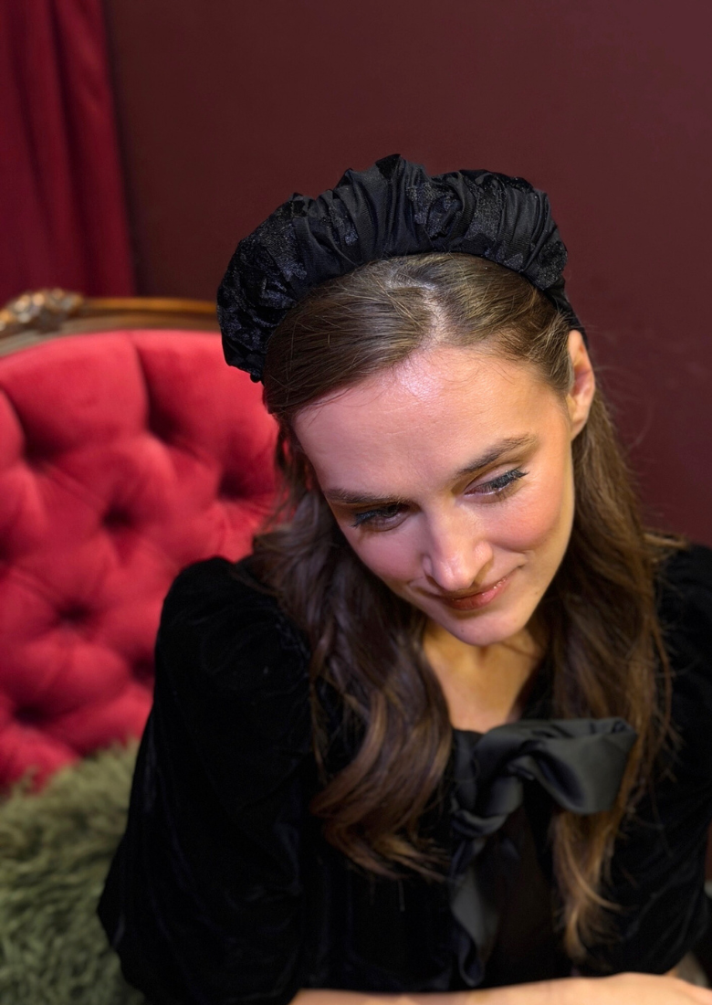 Viola Narrow Velvet Headband – Black