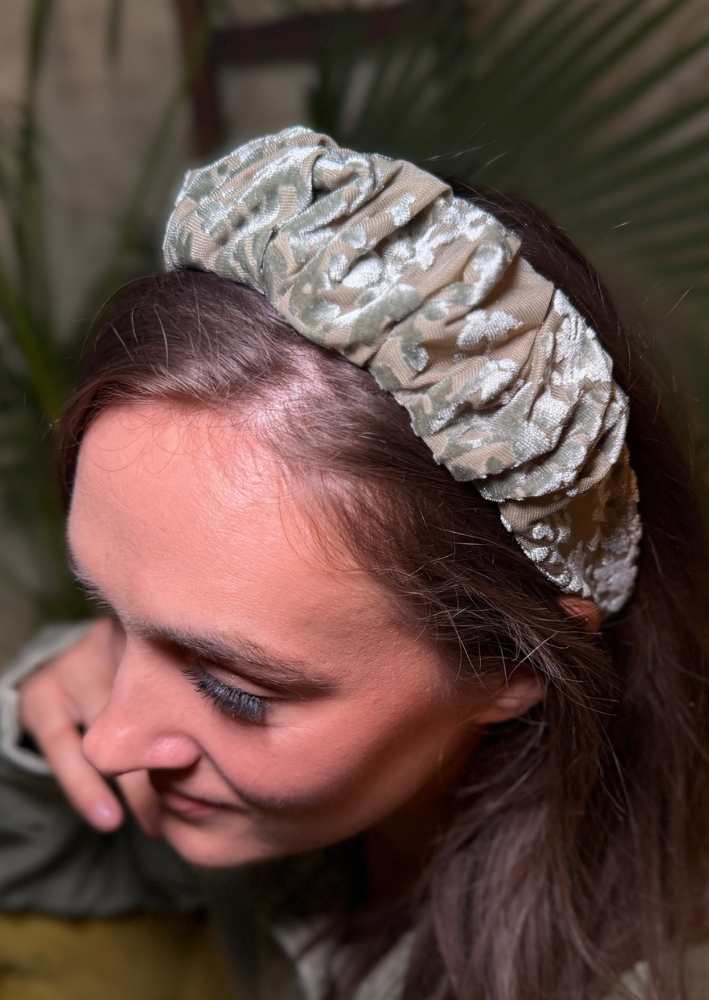 Viola Narrow Velvet Headband – Soft Sage Green