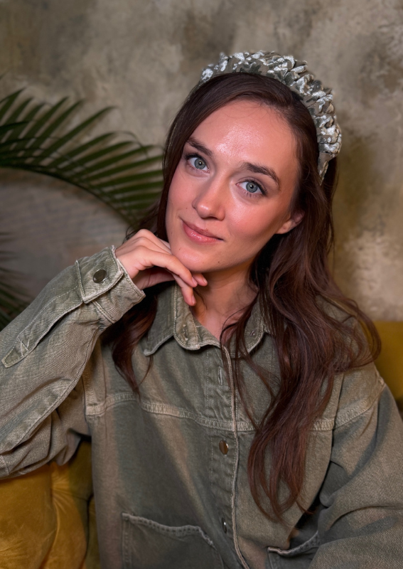 Viola Petite Velvet Headband – Soft Sage Green
