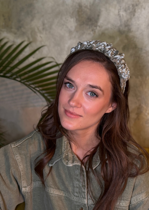 Viola Petite Velvet Headband – Soft Sage Green