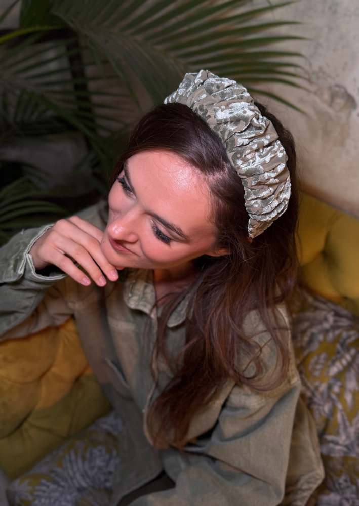 Viola Narrow Velvet Headband – Soft Sage Green