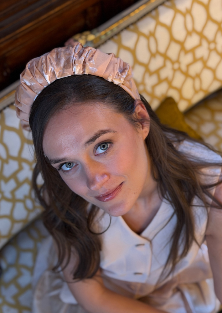 Viola Medium Velvet Headband – Nude