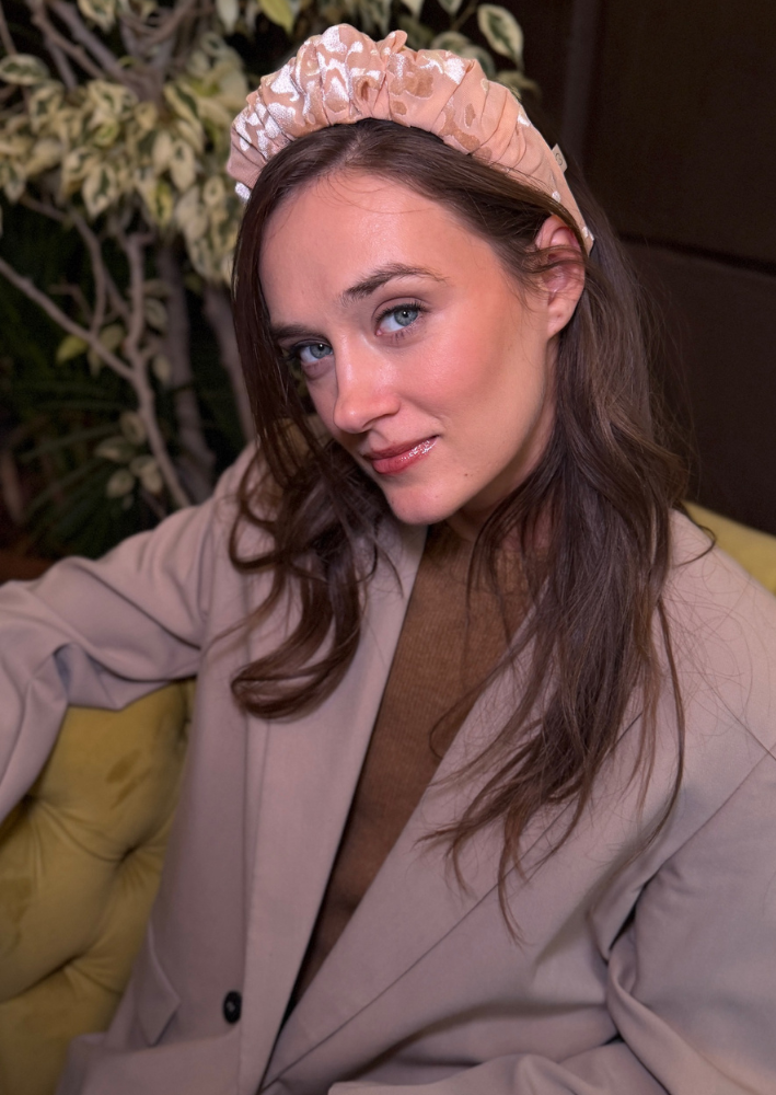 Viola Narrow Velvet Headband – Nude