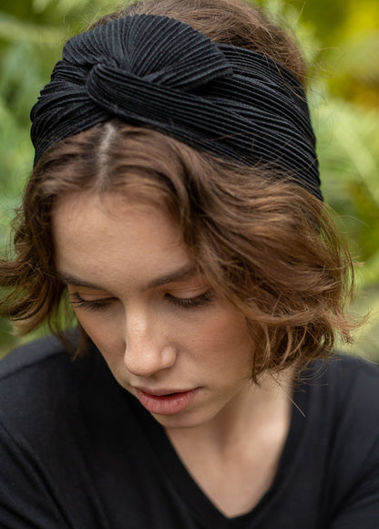 Velcro Lotus Headband, Pleated Black