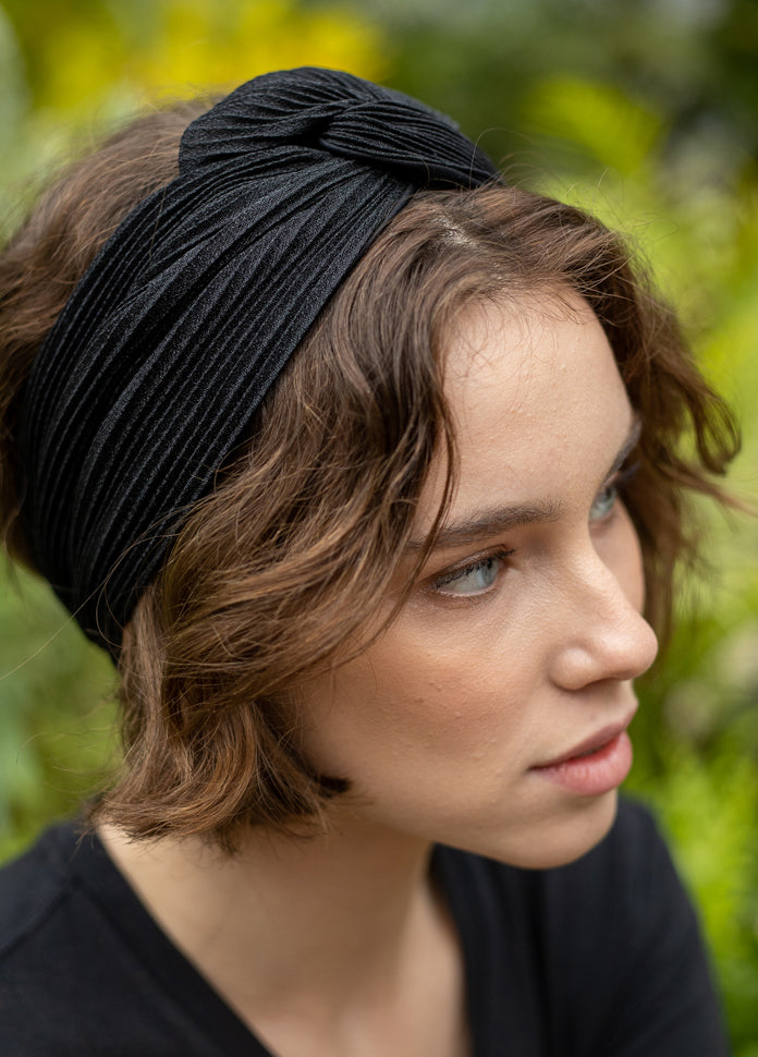 Velcro Lotus Headband, Pleated Black